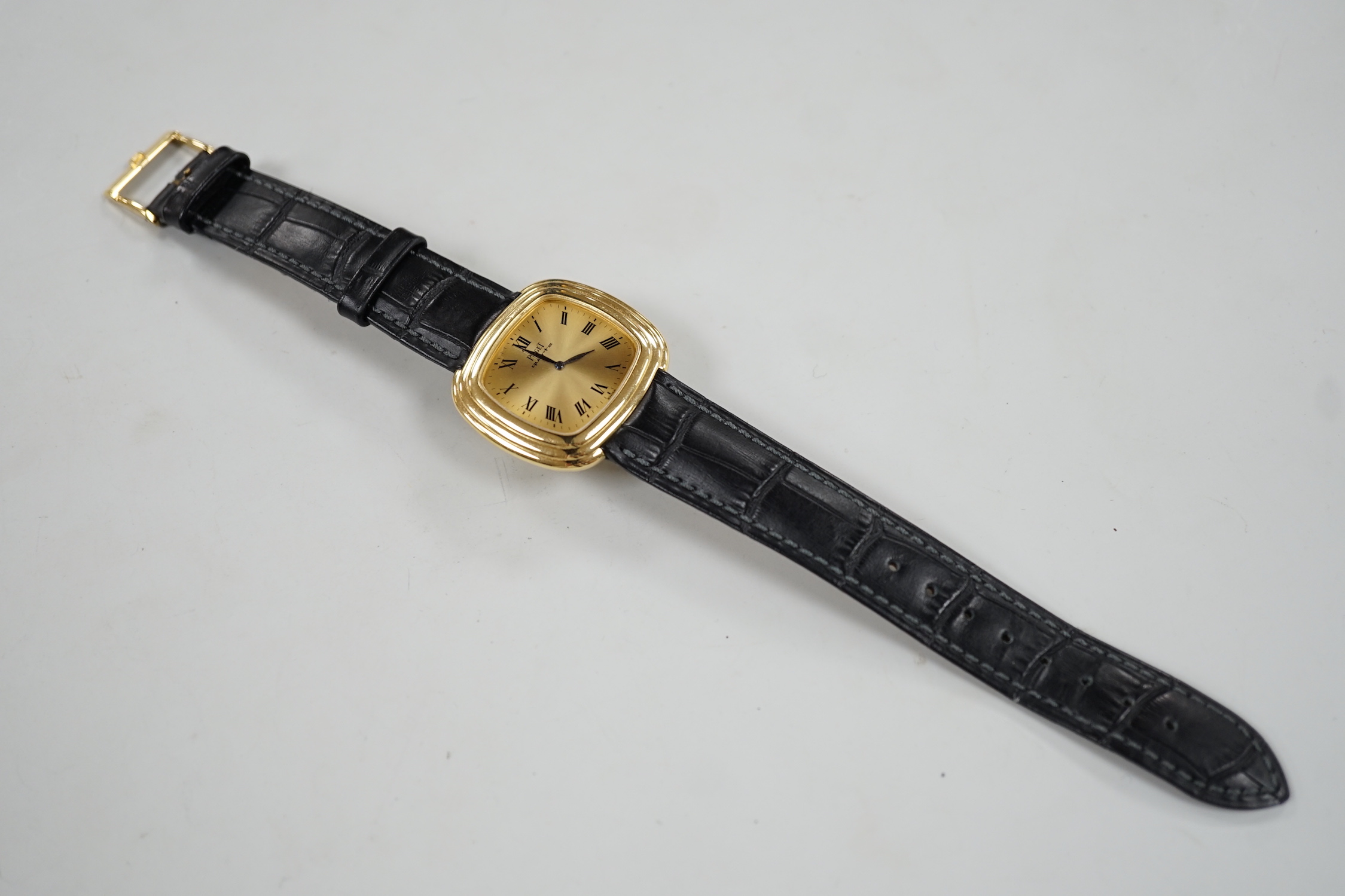 A gentleman's modern 18ct gold Piaget quartz dress wrist watch, with Roman dial, the case back with winding crown and numbered 75121 297646, case diameter 35mm, no box or papers, on associated leather strap.